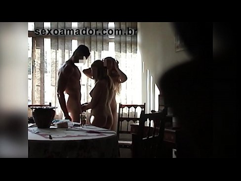 ❤️ Seks dostları nəhəng kişini və onunla birlikdə bir üçlüyü dəvət edirlər Seks videosu az.pornochaturbate.ru ﹏