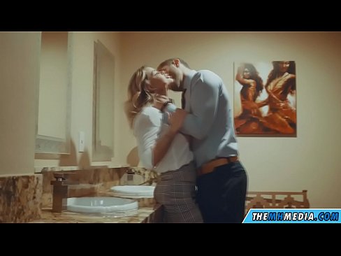 ❤️ Döşlü sarışın sizi ictimai tualetdə aldatdıqda Seks videosu az.pornochaturbate.ru ﹏